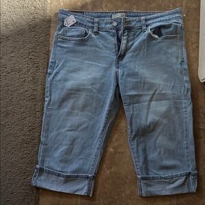 Light Blue Levi’s Women's Denim Capri jeans size 12